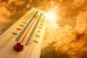 Thermometer-rising-in-blazing-sun